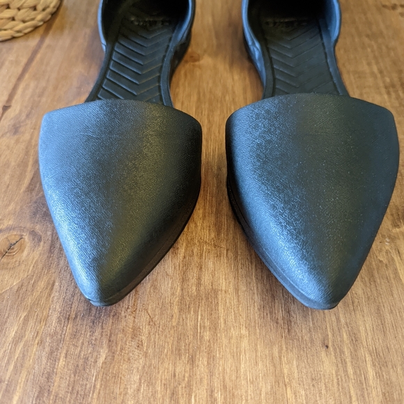 Native Audrey Size 7 Black Pointed Toe Flats - Picture 2 of 9